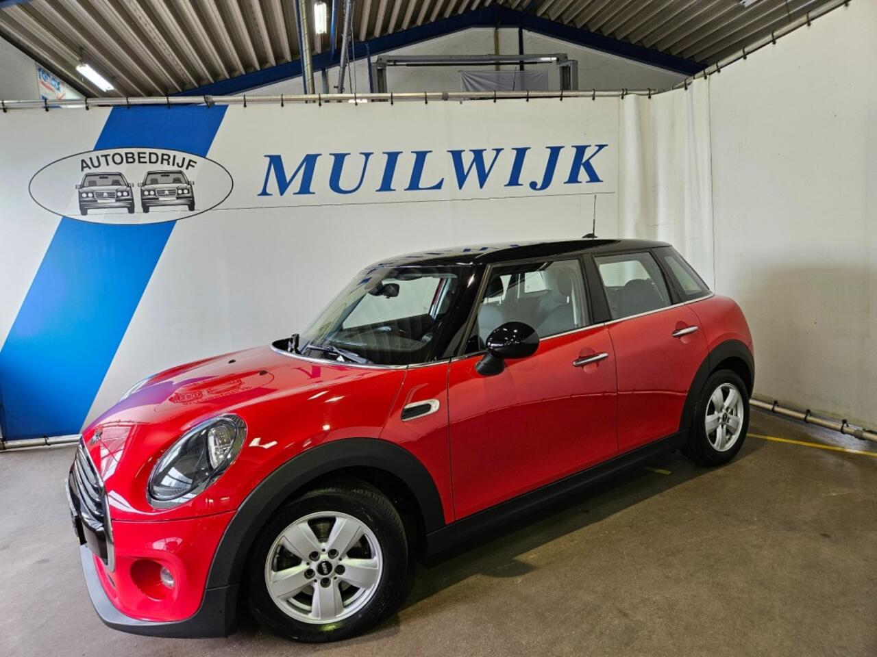 Mini COOPER 1.5 Cooper Business Edition / Automaat / Navi / NL Auto