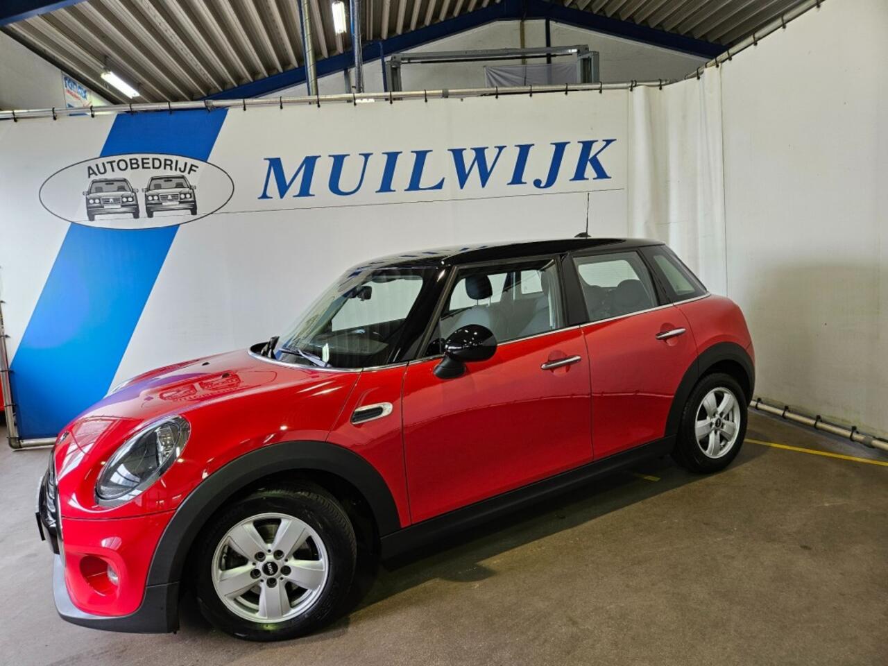 Mini COOPER 1.5 Cooper Business Edition / Automaat / Navi / NL Auto