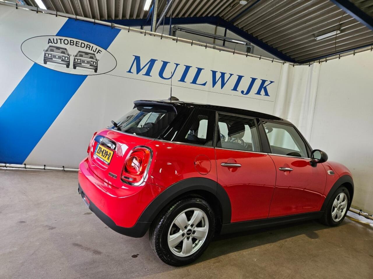 Mini COOPER 1.5 Cooper Business Edition / Automaat / Navi / NL Auto