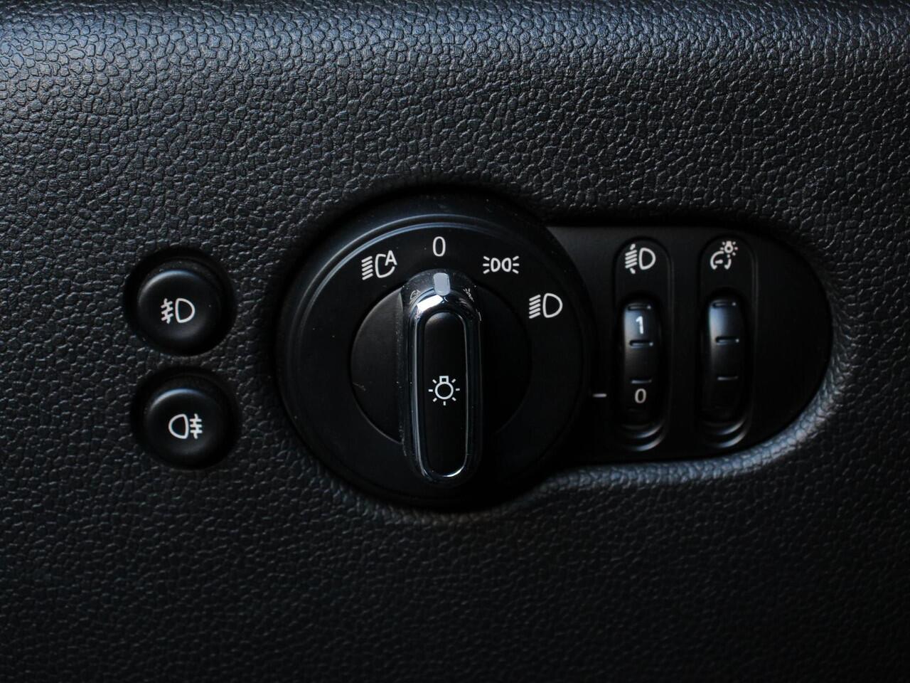 Mini COOPER Mini 1.5 136pk Chili | Climate control | Cruise control | Lichtmetalen velgen 17" | Stoelverwarming | Led