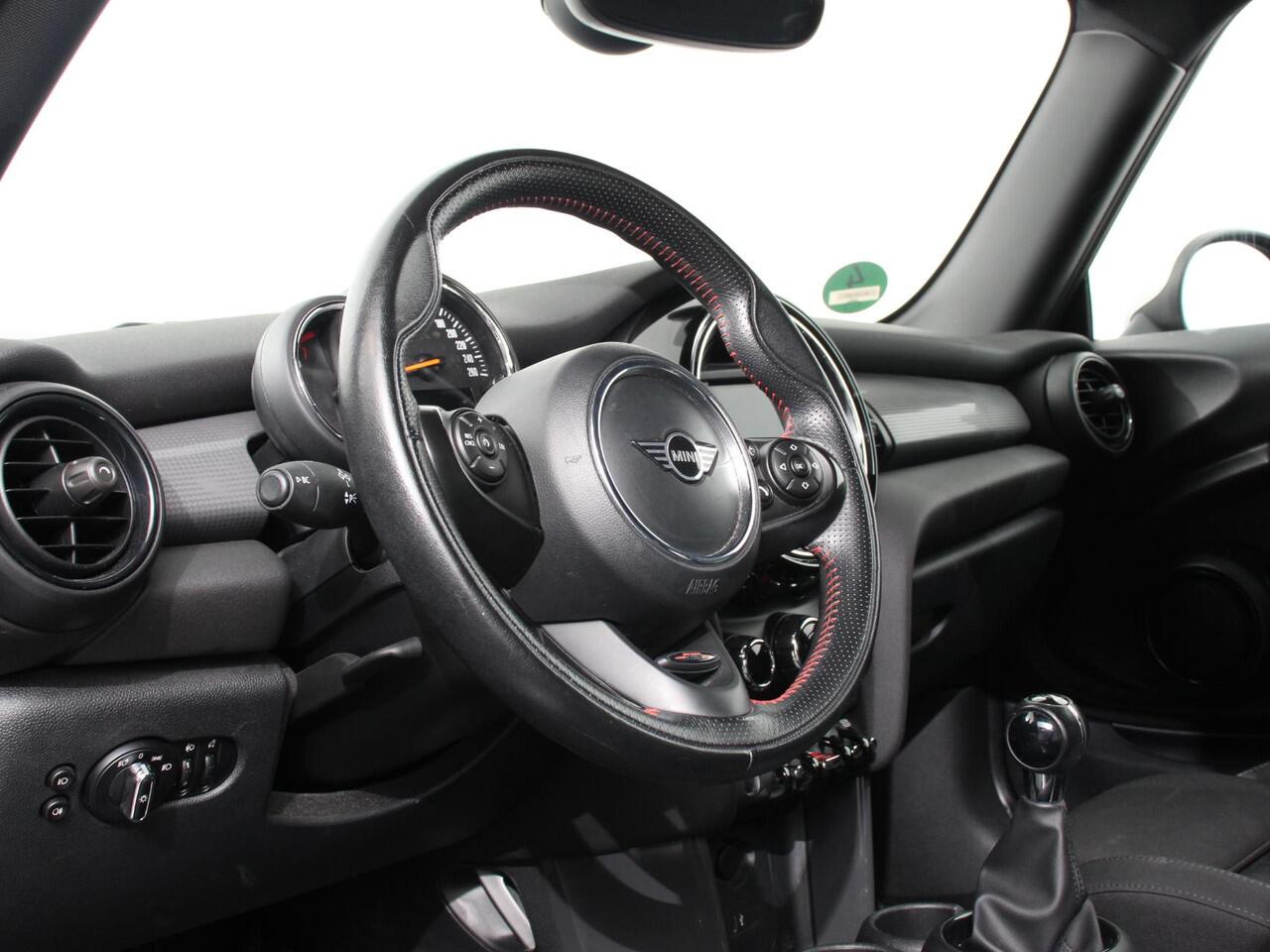 Mini COOPER Mini 1.5 136pk Chili | Climate control | Cruise control | Lichtmetalen velgen 17" | Stoelverwarming | Led