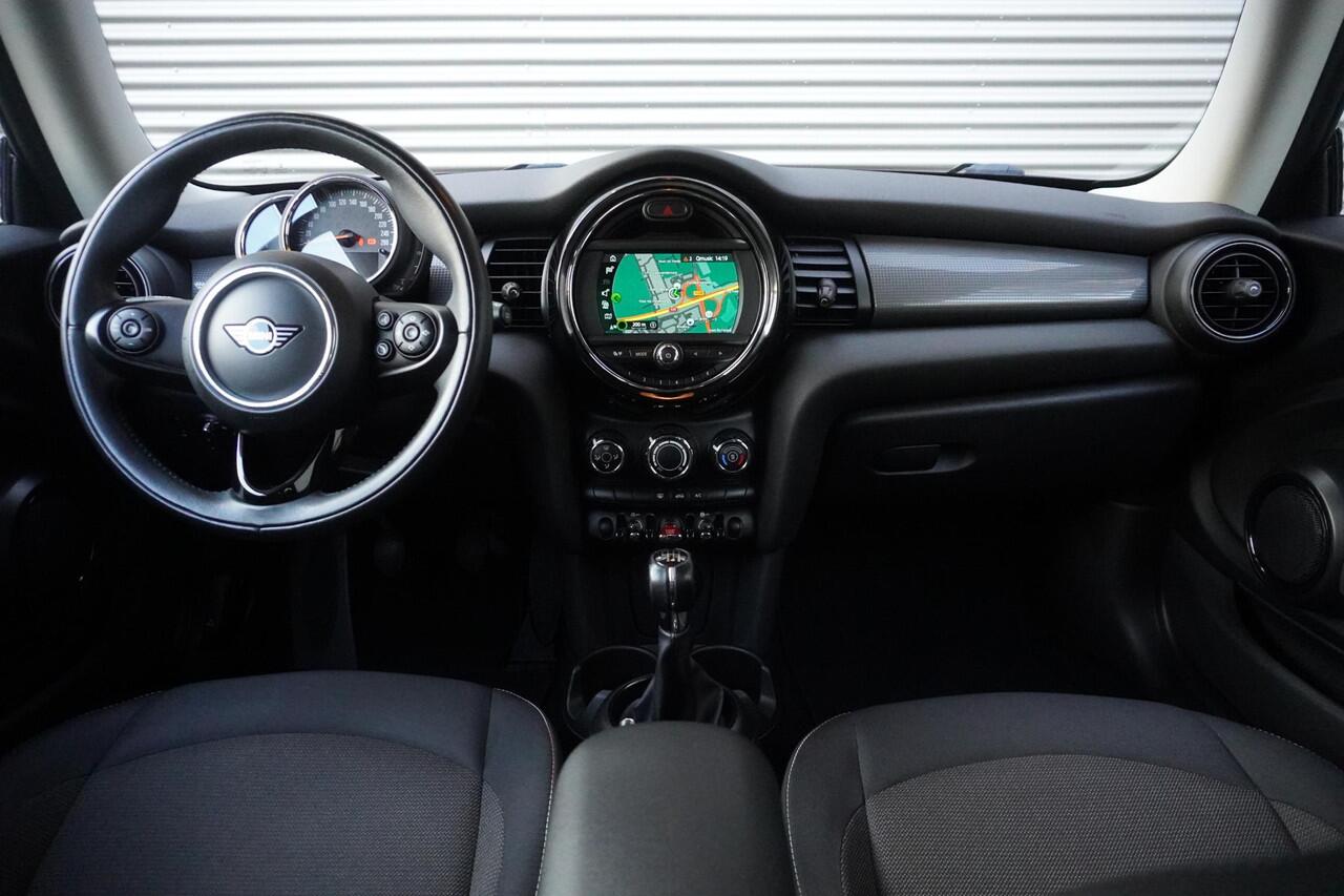 Mini COOPER 3-deurs C Alarmsysteem klasse 3 | MINI Navigatiesysteem | Interieurpanelen Hazy Grey | Sportstuurwiel met leer bekleed