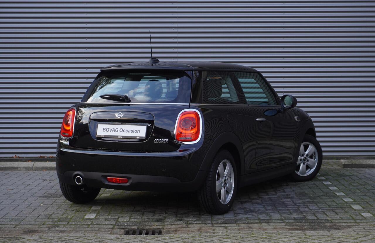 Mini COOPER 3-deurs C Alarmsysteem klasse 3 | MINI Navigatiesysteem | Interieurpanelen Hazy Grey | Sportstuurwiel met leer bekleed