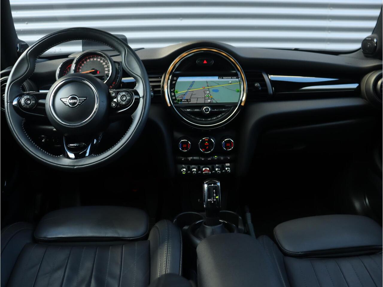 Mini COOPER 3-deurs | 60 Years Edition | Panodak | Harman Kardon | Head-Up | Comfort Access | Apple Carplay | Stoelverwarming | 17'' LMV