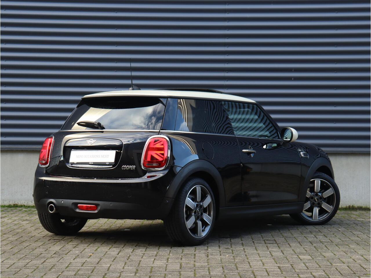 Mini COOPER 3-deurs | 60 Years Edition | Panodak | Harman Kardon | Head-Up | Comfort Access | Apple Carplay | Stoelverwarming | 17'' LMV