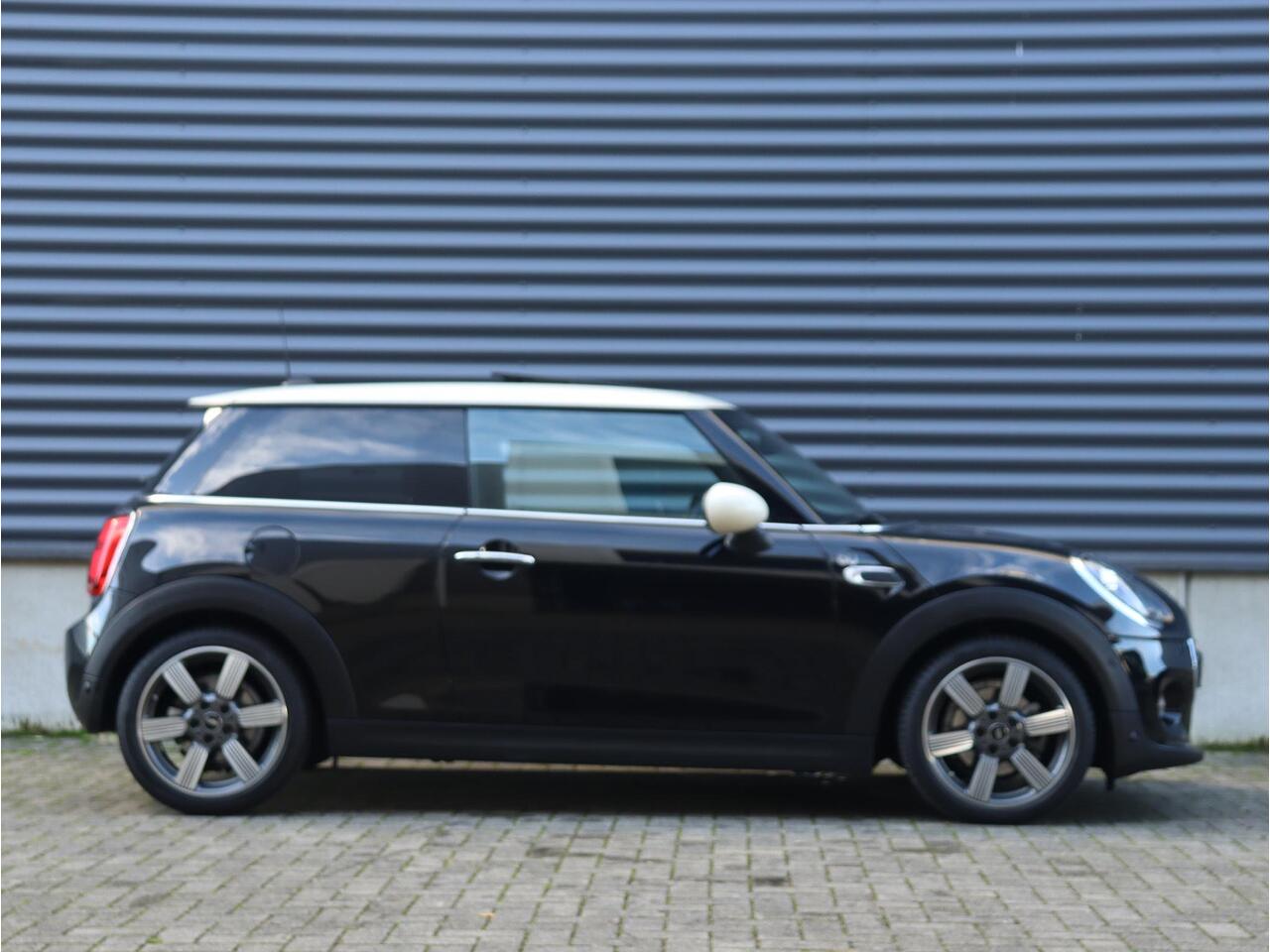 Mini COOPER 3-deurs | 60 Years Edition | Panodak | Harman Kardon | Head-Up | Comfort Access | Apple Carplay | Stoelverwarming | 17'' LMV