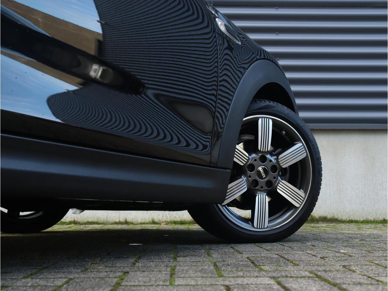 Mini COOPER 3-deurs | 60 Years Edition | Panodak | Harman Kardon | Head-Up | Comfort Access | Apple Carplay | Stoelverwarming | 17'' LMV