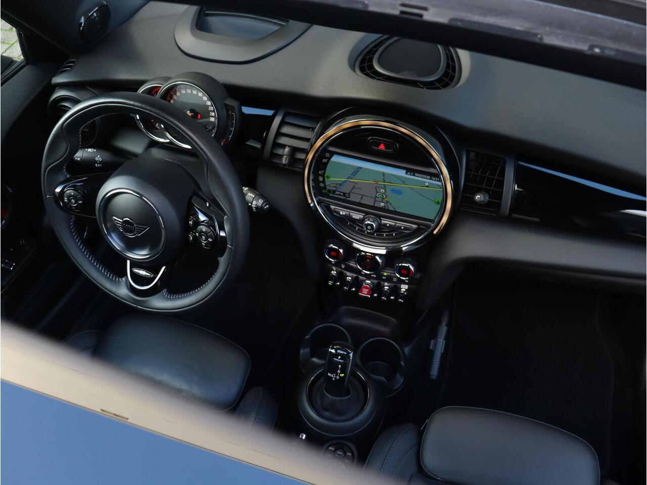 Mini COOPER 3-deurs | 60 Years Edition | Panodak | Harman Kardon | Head-Up | Comfort Access | Apple Carplay | Stoelverwarming | 17'' LMV