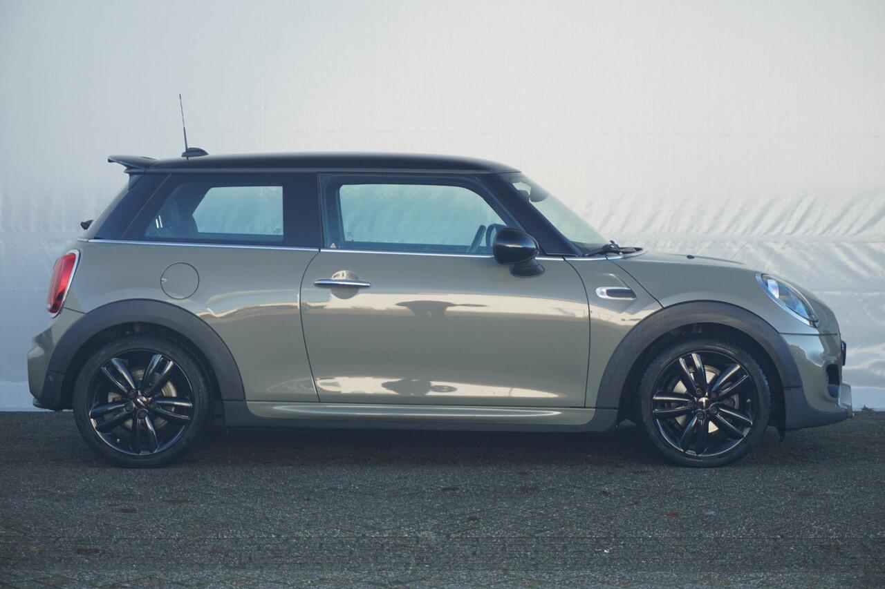 Mini COOPER 3-deurs | John Cooper Works Pakket | Cruise Control | Parkeersensoren Achter | JCW-Sportstoelen |
