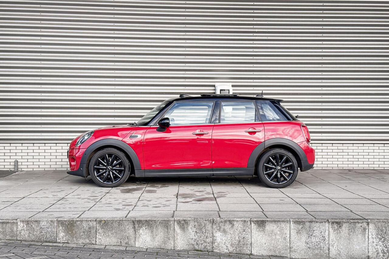 Mini COOPER 5-deurs 1.5 Pepper / Serious Business / Comfort Access / Achteruitrijcamera / Panoramadak