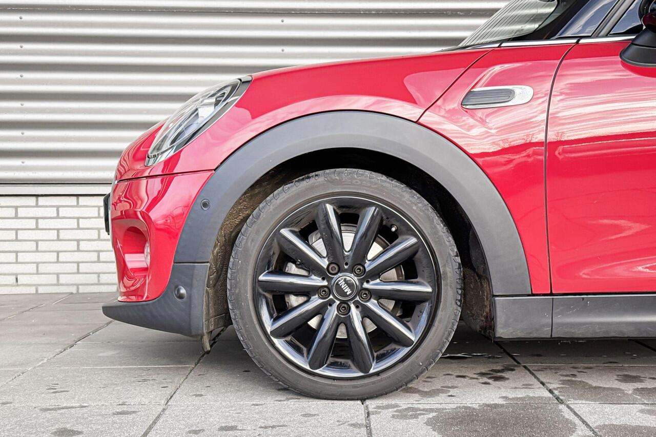 Mini COOPER 5-deurs 1.5 Pepper / Serious Business / Comfort Access / Achteruitrijcamera / Panoramadak