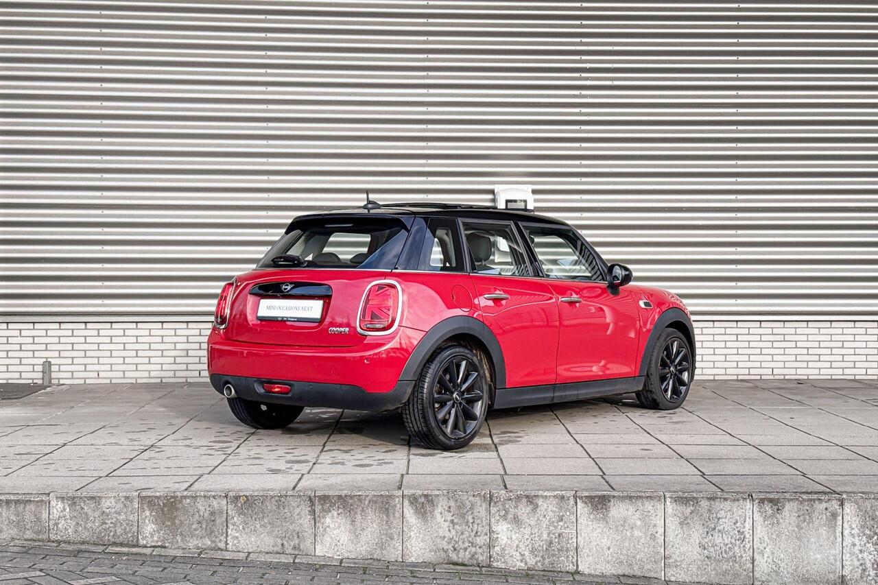 Mini COOPER 5-deurs 1.5 Pepper / Serious Business / Comfort Access / Achteruitrijcamera / Panoramadak
