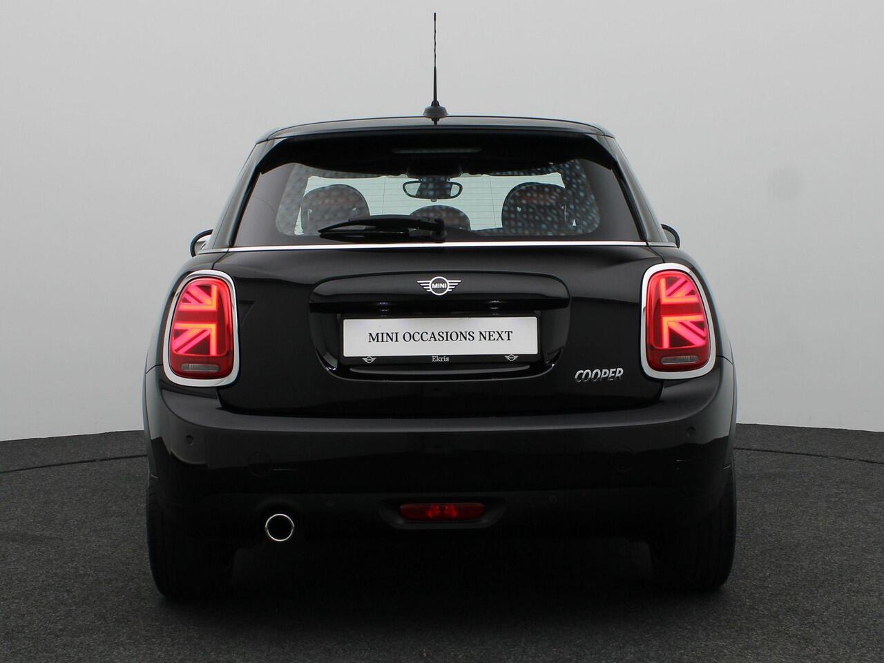 Mini COOPER 5-deurs Chili + Serious Business + Comfort Access + Sportstoelen + LED Koplampen + Harman Kardon + 17''