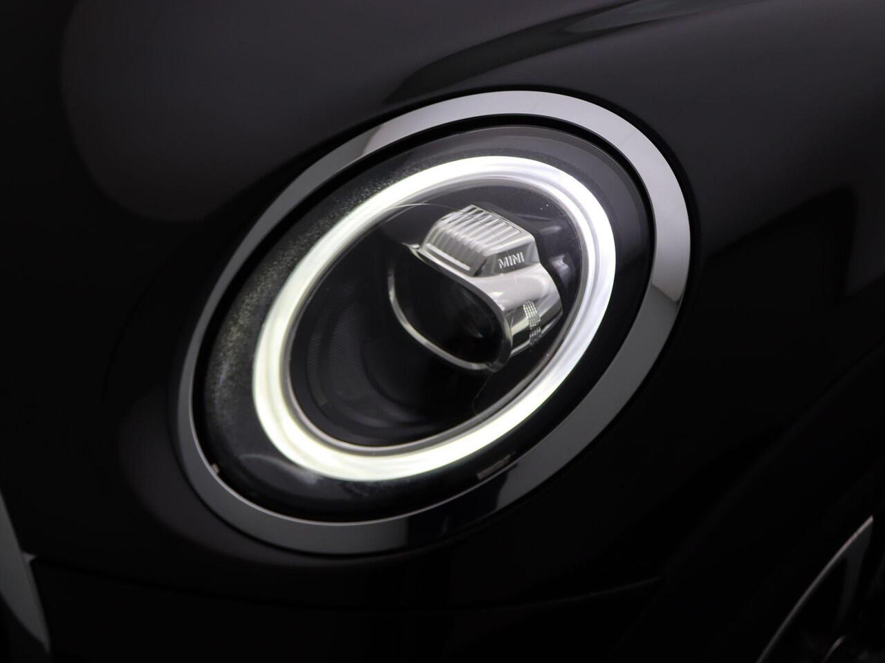 Mini COOPER 5-deurs Chili + Serious Business + Comfort Access + Sportstoelen + LED Koplampen + Harman Kardon + 17''