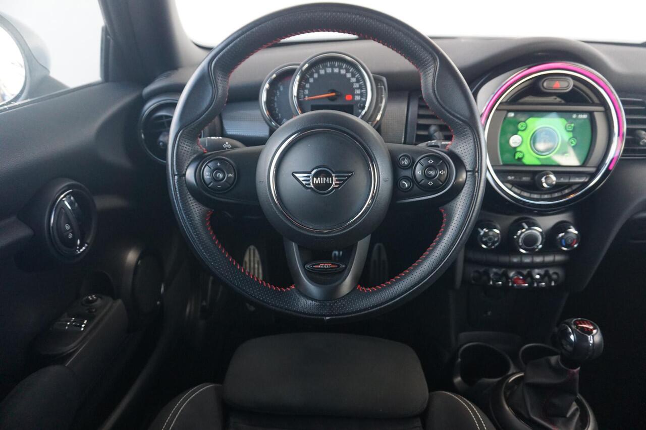 Mini COOPER 3-deurs | John Cooper Works Pakket | Cruise Control | Parkeersensoren Achter | JCW-Sportstoelen |