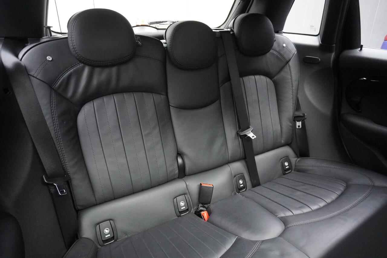 Mini COOPER 5-deurs C Chili Pakket | Glazen panoramadak | Harman-Kardon sound system | Alarmsysteem klasse 3 | Visibility package | Extra getint glas achter |