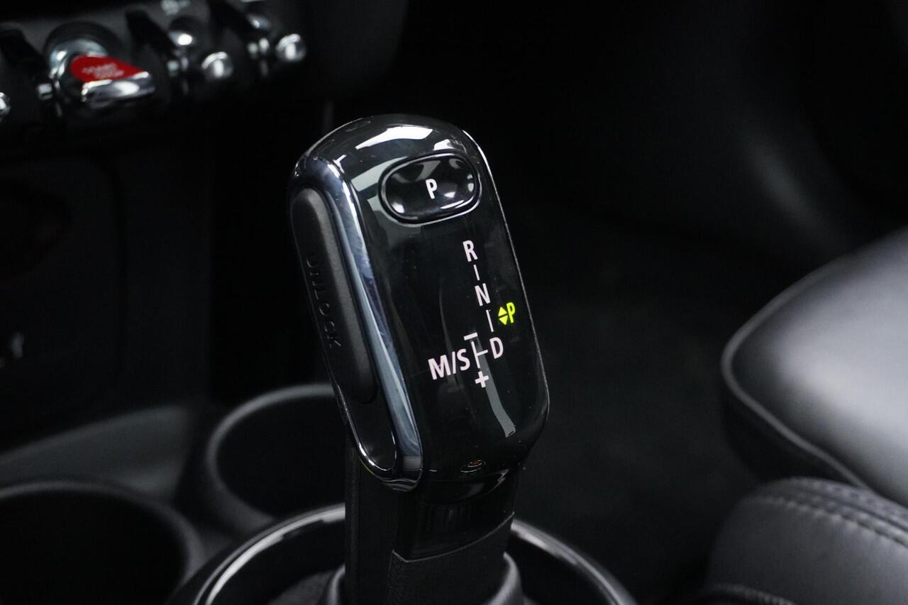 Mini COOPER 5-deurs C Chili Pakket | Glazen panoramadak | Harman-Kardon sound system | Alarmsysteem klasse 3 | Visibility package | Extra getint glas achter |