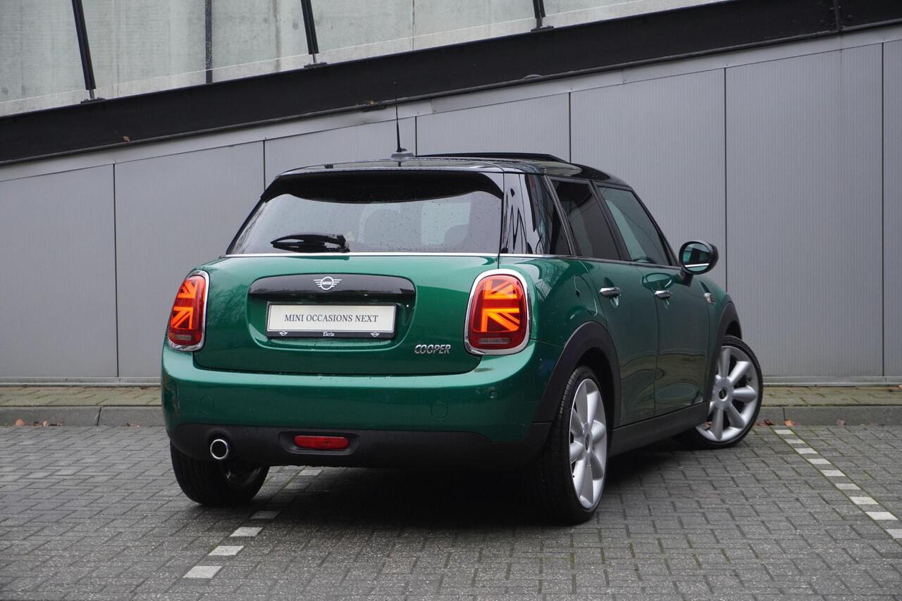 Mini COOPER 5-deurs C Chili Pakket | Glazen panoramadak | Harman-Kardon sound system | Alarmsysteem klasse 3 | Visibility package | Extra getint glas achter |