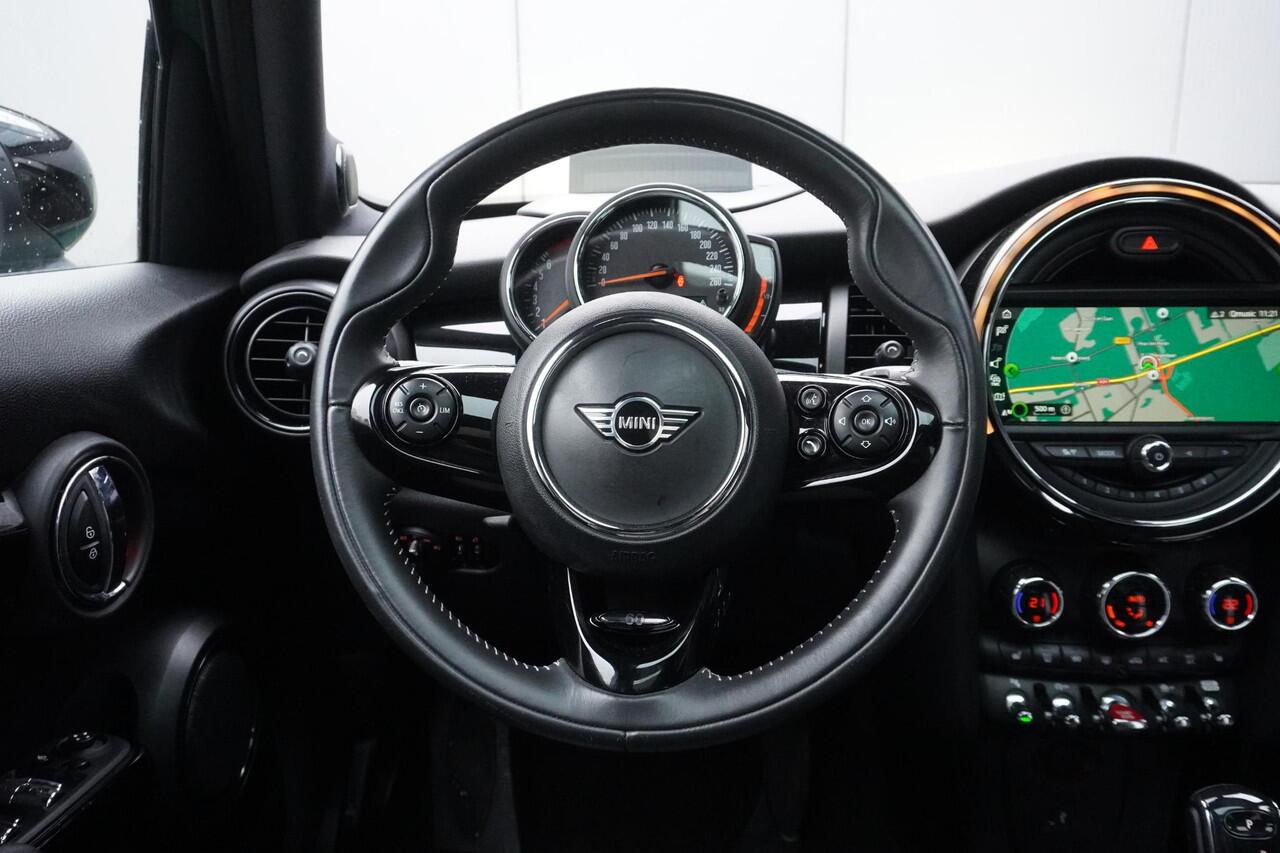 Mini COOPER 5-deurs C Chili Pakket | Glazen panoramadak | Harman-Kardon sound system | Alarmsysteem klasse 3 | Visibility package | Extra getint glas achter |
