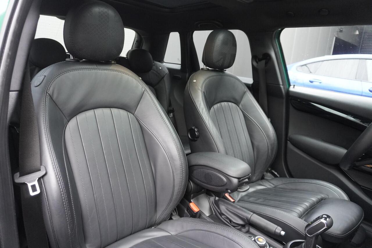 Mini COOPER 5-deurs C Chili Pakket | Glazen panoramadak | Harman-Kardon sound system | Alarmsysteem klasse 3 | Visibility package | Extra getint glas achter |