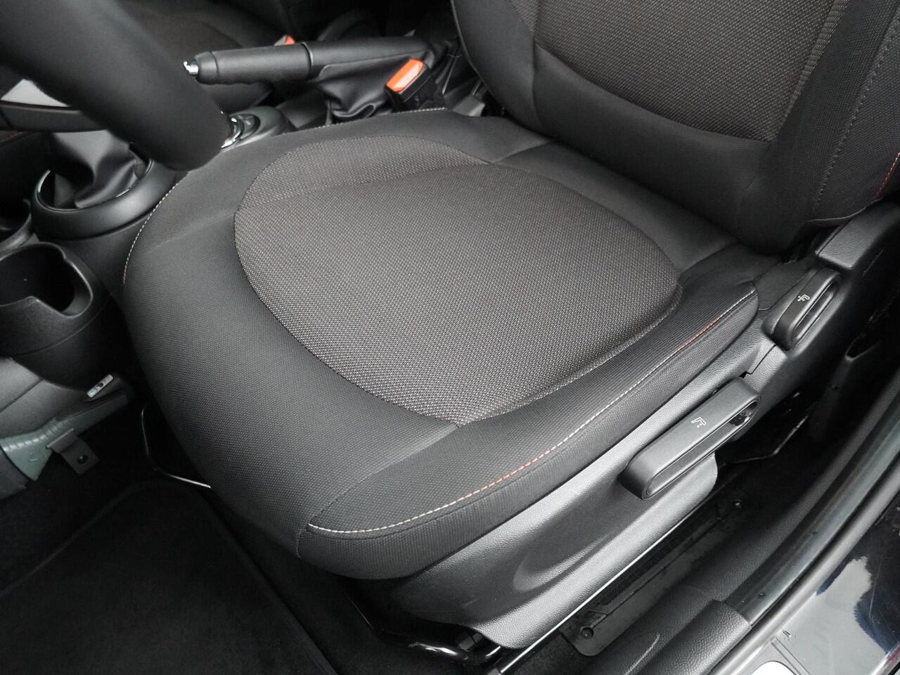 Mini COOPER 5-deurs Pepper | Cruise | PDC | Comforttoegang | LED |