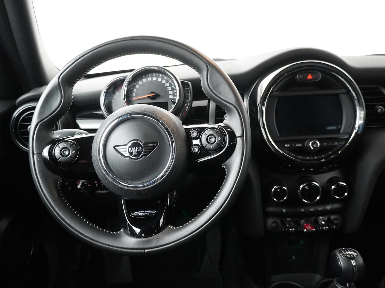 Mini COOPER 5-deurs Pepper | Cruise | PDC | Comforttoegang | LED |