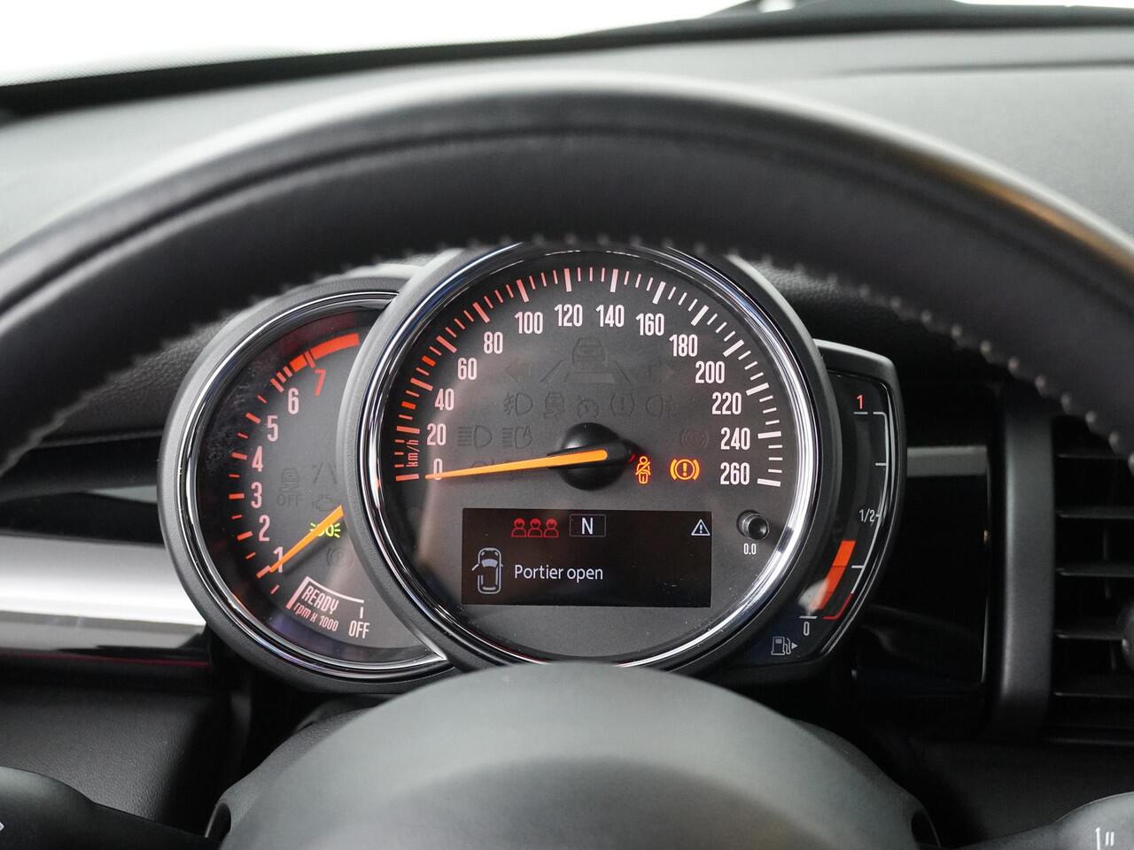 Mini COOPER 5-deurs Pepper | Cruise | PDC | Comforttoegang | LED |