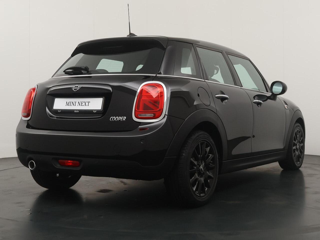 Mini COOPER 5-deurs Pepper | Cruise | PDC | Comforttoegang | LED |