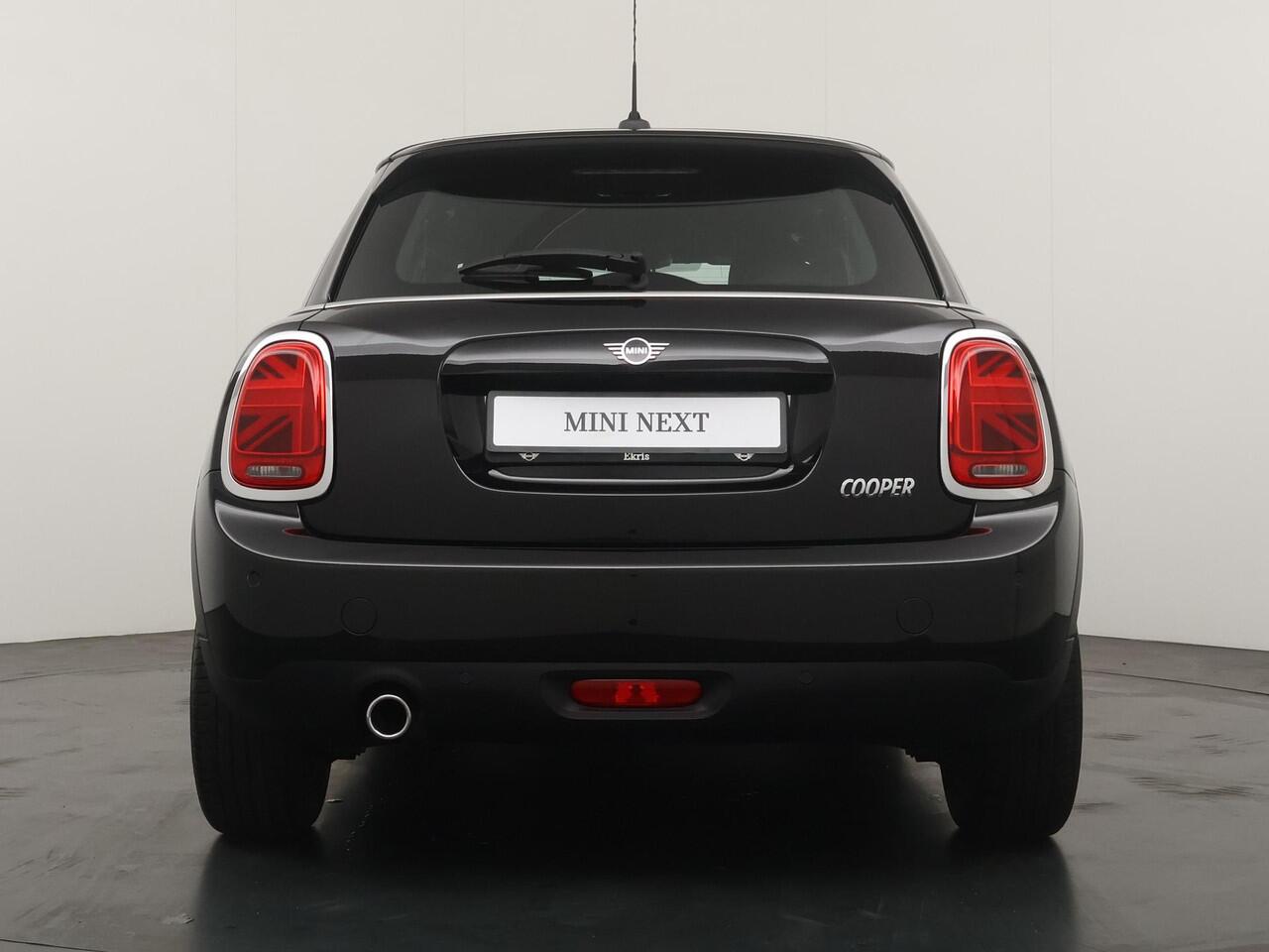 Mini COOPER 5-deurs Pepper | Cruise | PDC | Comforttoegang | LED |