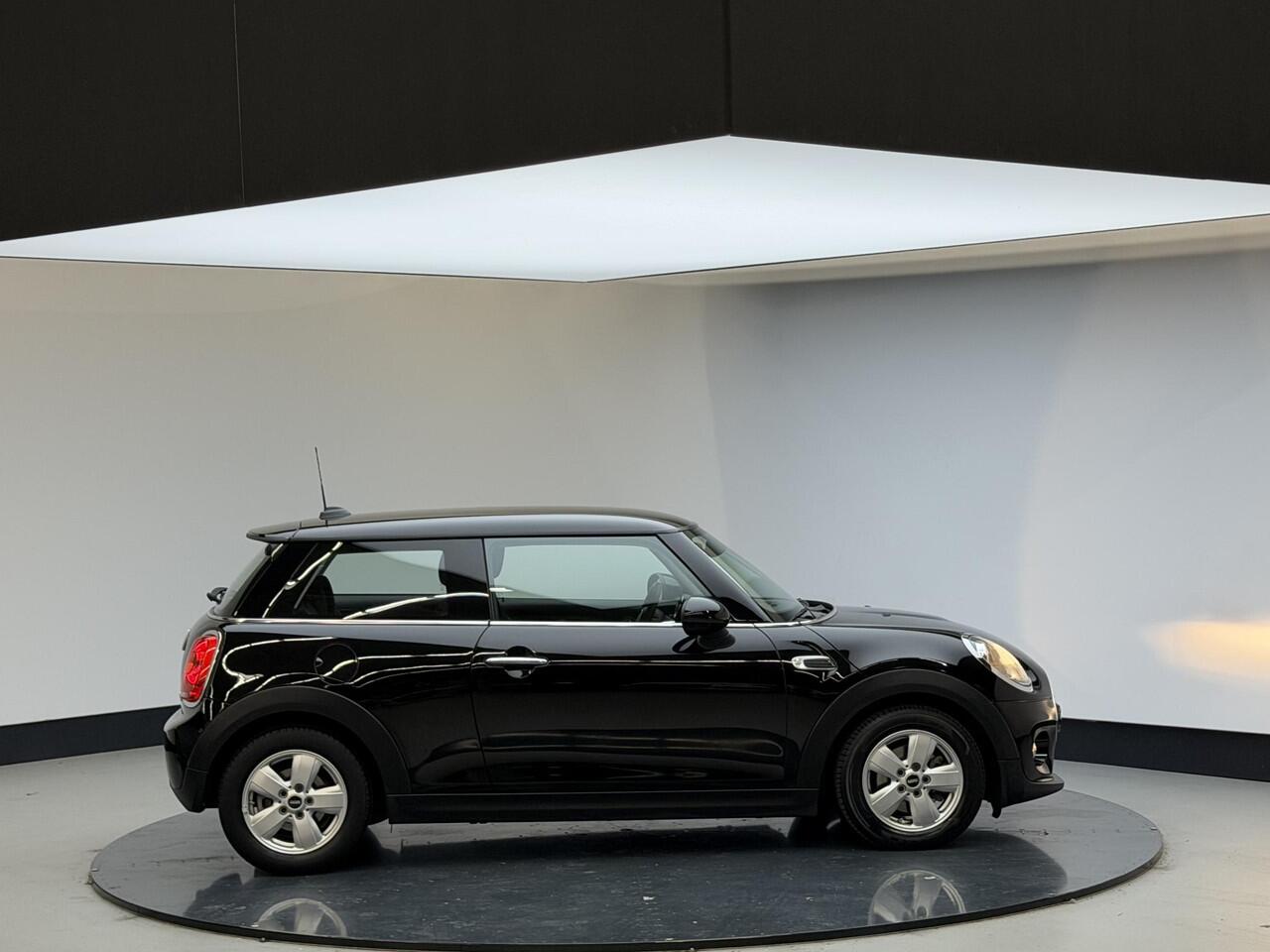 Mini COOPER Mini 1.5 | Carplay | Lm velgen | NL Auto