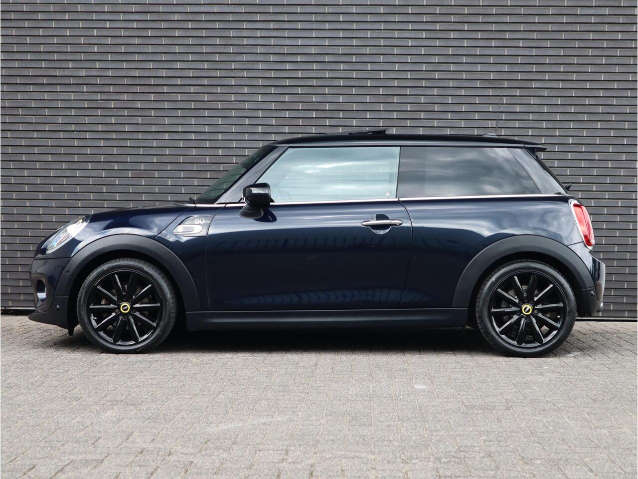 Mini COOPER 1.5 60 Years Edition / Panodak / HarmanKardon / Head Up / Sportleder
