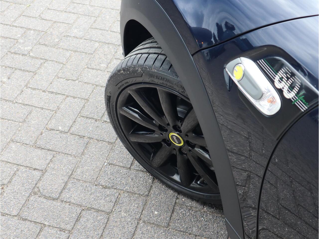 Mini COOPER 1.5 60 Years Edition / Panodak / HarmanKardon / Head Up / Sportleder