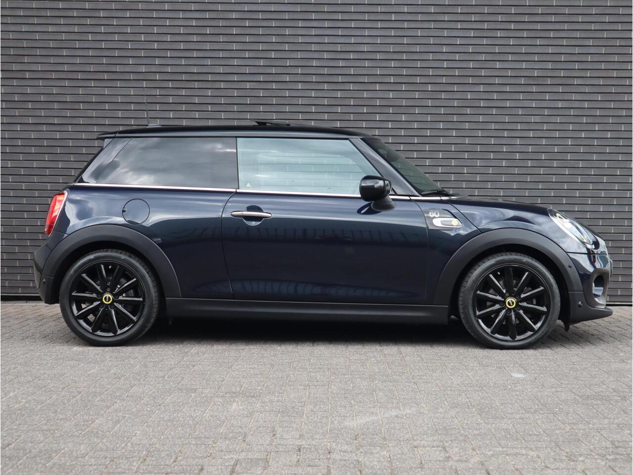 Mini COOPER 1.5 60 Years Edition / Panodak / HarmanKardon / Head Up / Sportleder