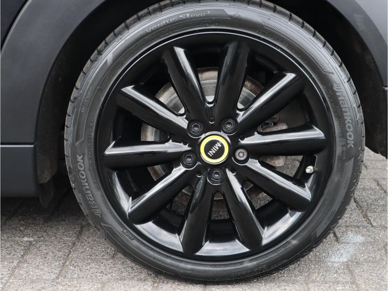 Mini COOPER 1.5 60 Years Edition / Panodak / HarmanKardon / Head Up / Sportleder