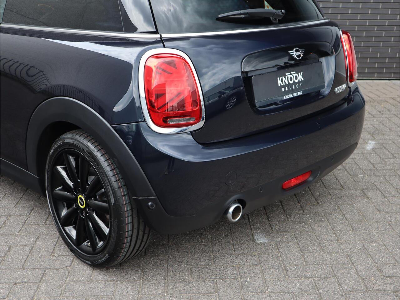 Mini COOPER 1.5 60 Years Edition / Panodak / HarmanKardon / Head Up / Sportleder