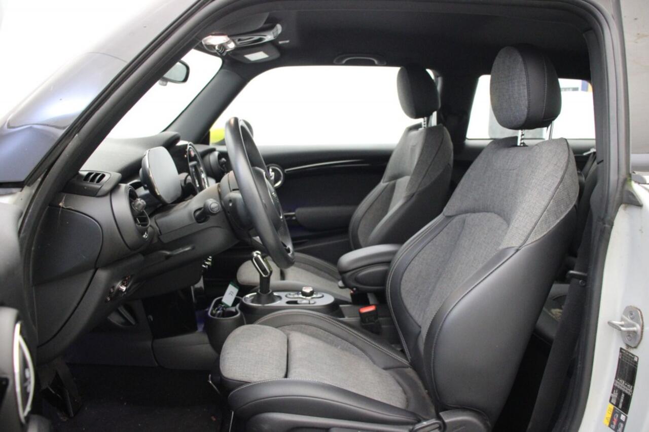 Mini COOPER Electric Essential 33 kWh - Carplay, Navi, Half Leer, Camera, Stoelverw.