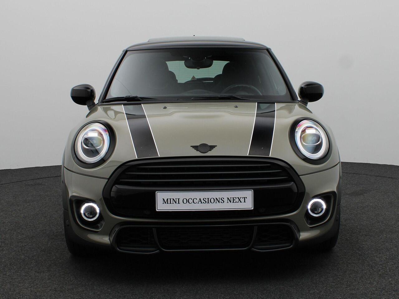 Mini COOPER 3-deurs Automaat l John Cooper Works Trim l Serious Business l 17" LM Track Spoke zwart l Apple CarPlay