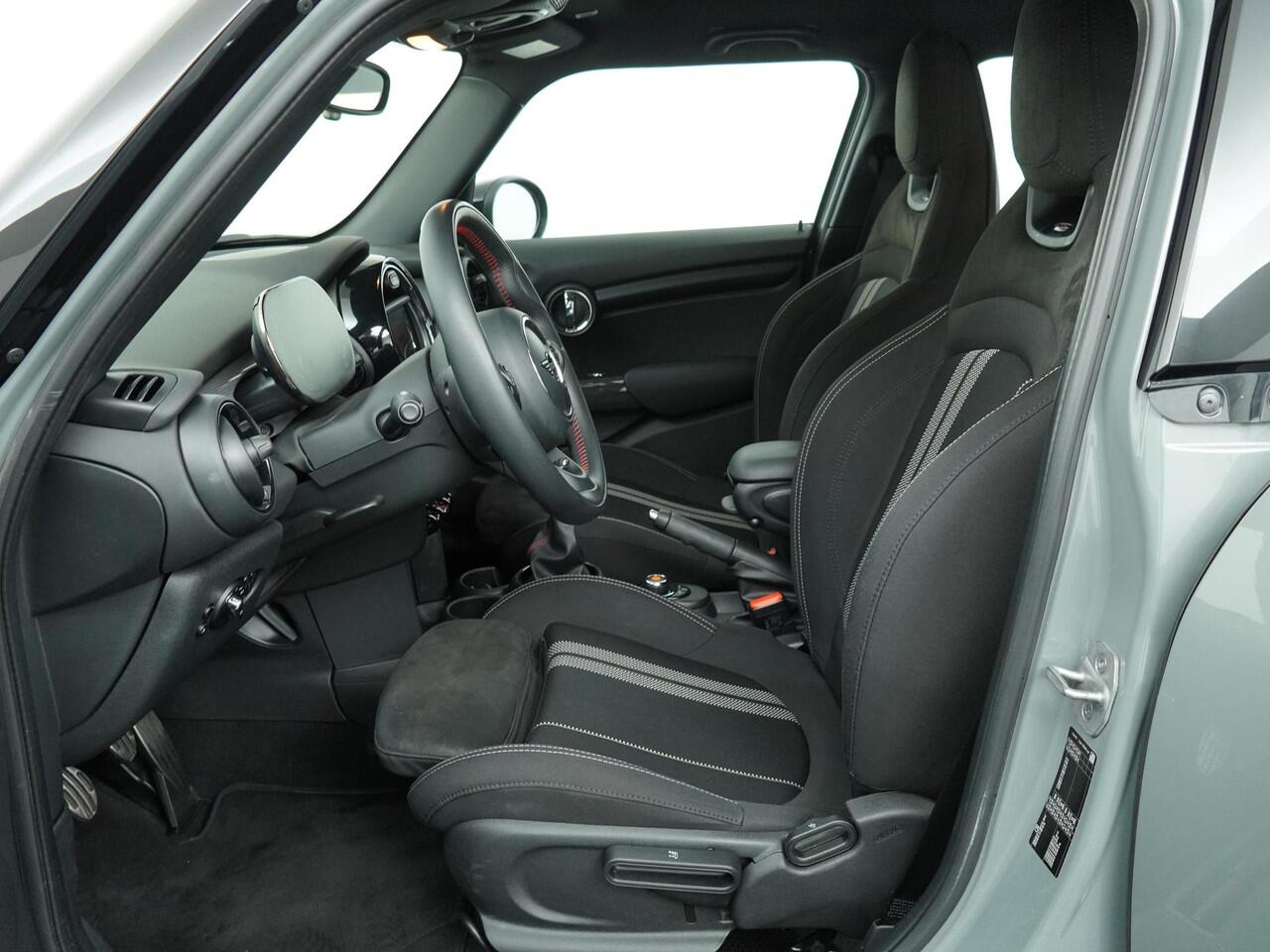 Mini COOPER 5-deurs Chili | JCW-trim | NAVI | CRUISE |