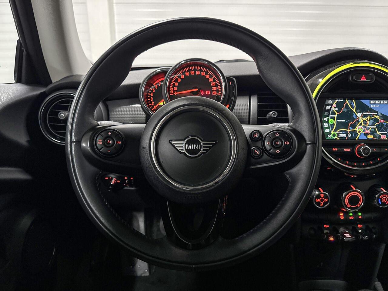Mini COOPER 3-deurs | Navigatiesysteem | Airconditioning | Smartphone-integratie