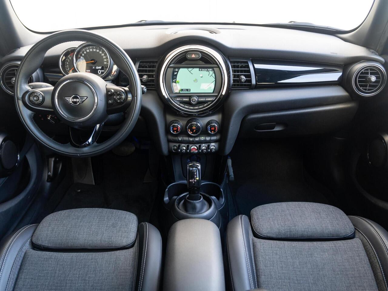 Mini COOPER 5-deurs Aut. Chili + Business + Panoramadak