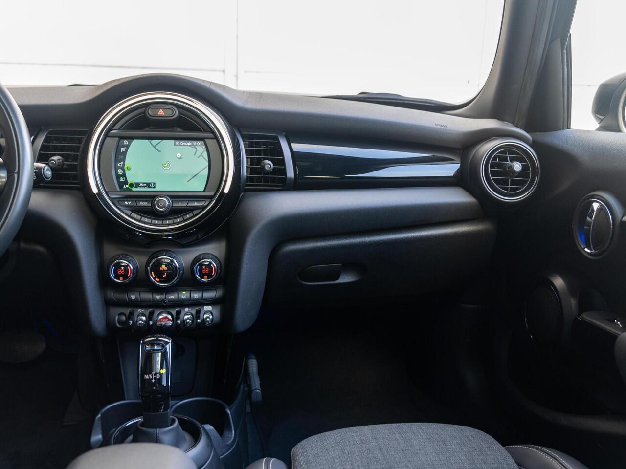 Mini COOPER 5-deurs Aut. Chili + Business + Panoramadak