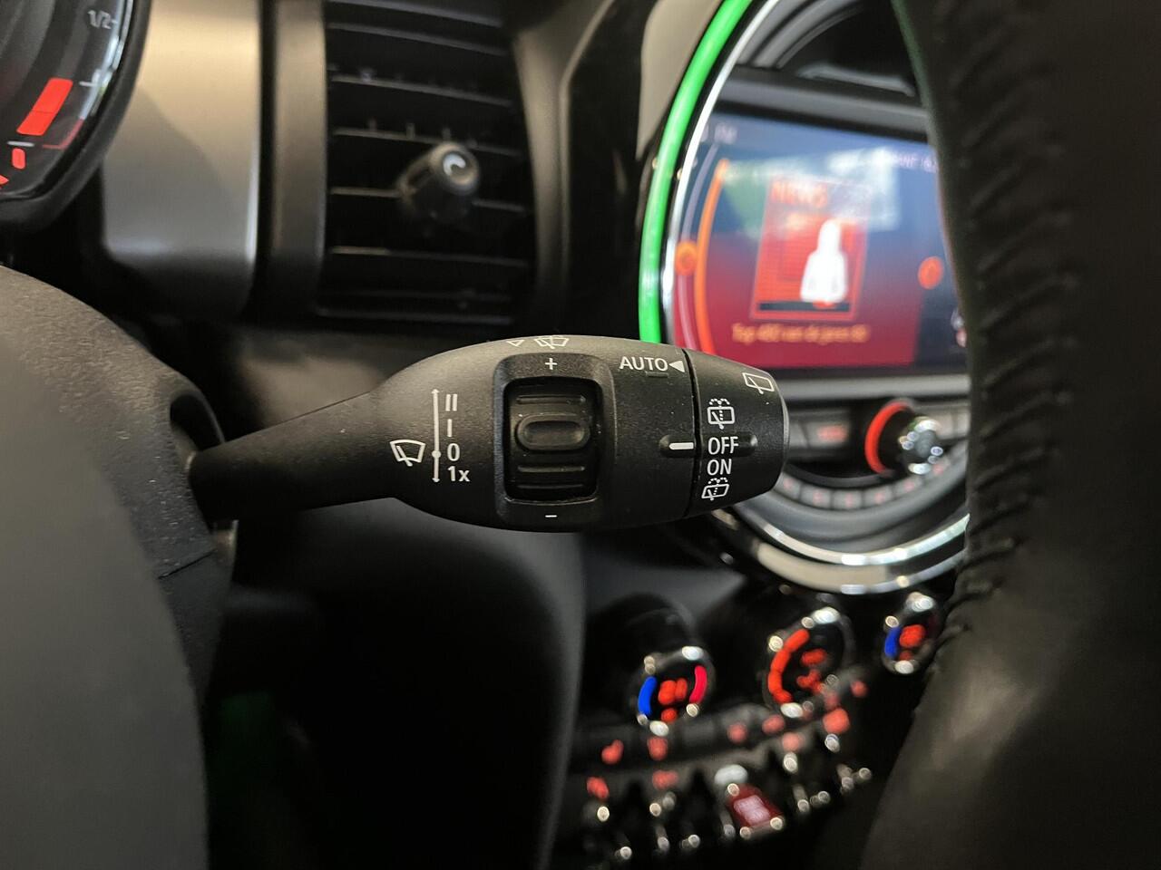 Mini COOPER 1.5 136pk Automaat Chili Serious Business | Climate Control | Harman Kardon | Navigatie | Full LED | 17" Rail Spoke Lichtmetalen Velgen | Parkeer sensoren V+A | Stoelverwarming