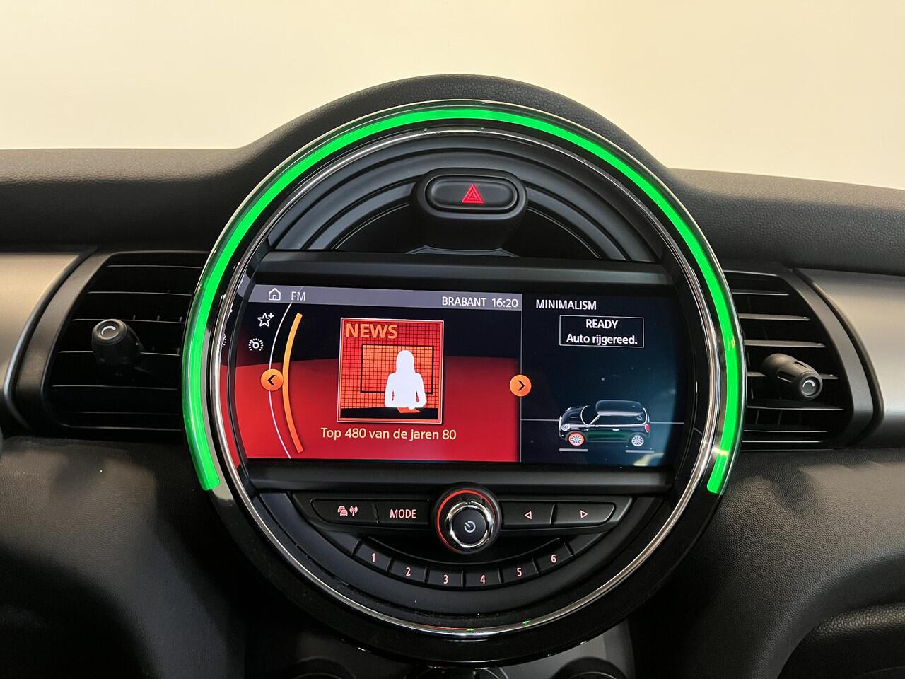 Mini COOPER 1.5 136pk Automaat Chili Serious Business | Climate Control | Harman Kardon | Navigatie | Full LED | 17" Rail Spoke Lichtmetalen Velgen | Parkeer sensoren V+A | Stoelverwarming