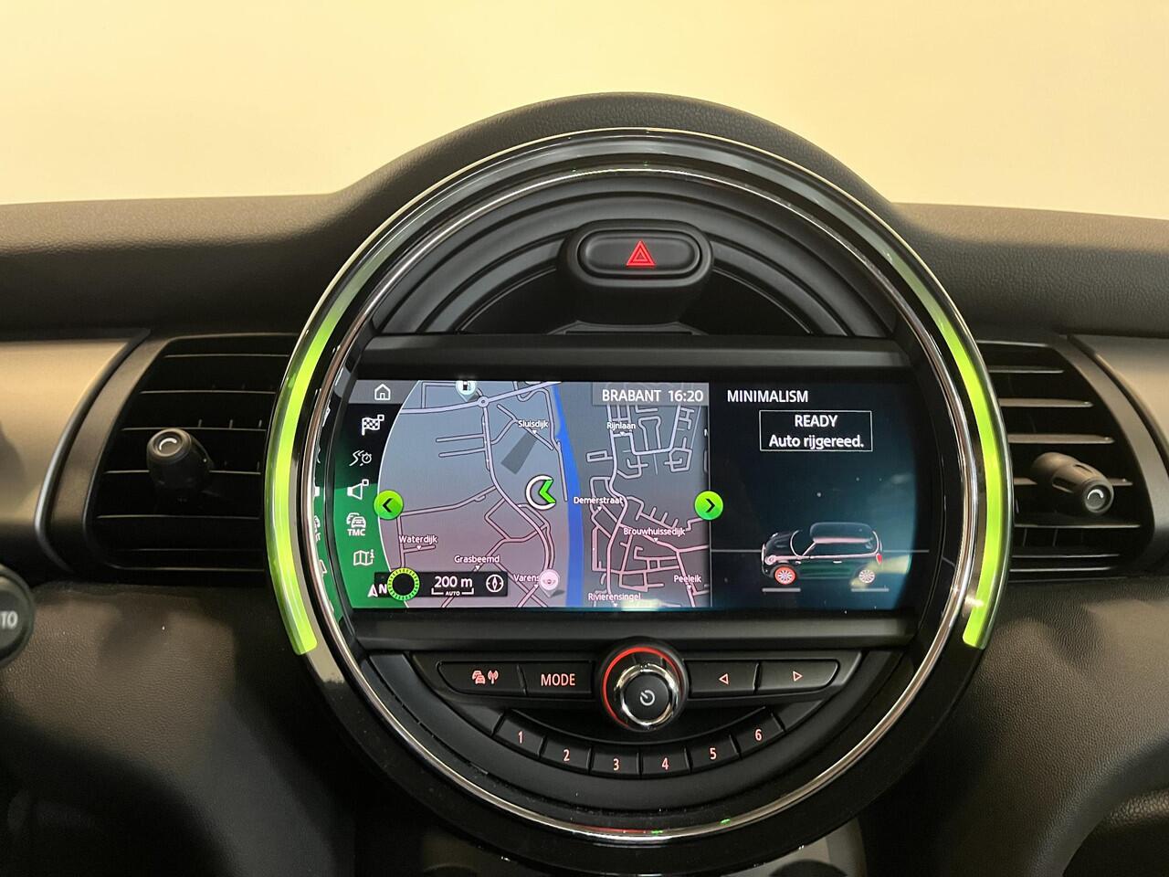 Mini COOPER 1.5 136pk Automaat Chili Serious Business | Climate Control | Harman Kardon | Navigatie | Full LED | 17" Rail Spoke Lichtmetalen Velgen | Parkeer sensoren V+A | Stoelverwarming