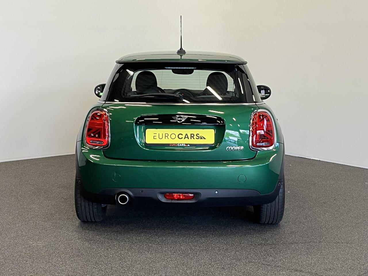 Mini COOPER 1.5 136pk Automaat Chili Serious Business | Climate Control | Harman Kardon | Navigatie | Full LED | 17" Rail Spoke Lichtmetalen Velgen | Parkeer sensoren V+A | Stoelverwarming