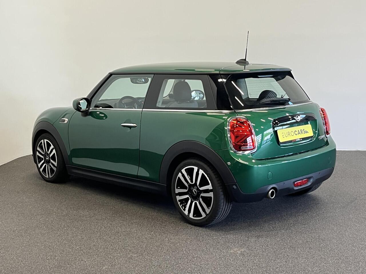 Mini COOPER 1.5 136pk Automaat Chili Serious Business | Climate Control | Harman Kardon | Navigatie | Full LED | 17" Rail Spoke Lichtmetalen Velgen | Parkeer sensoren V+A | Stoelverwarming