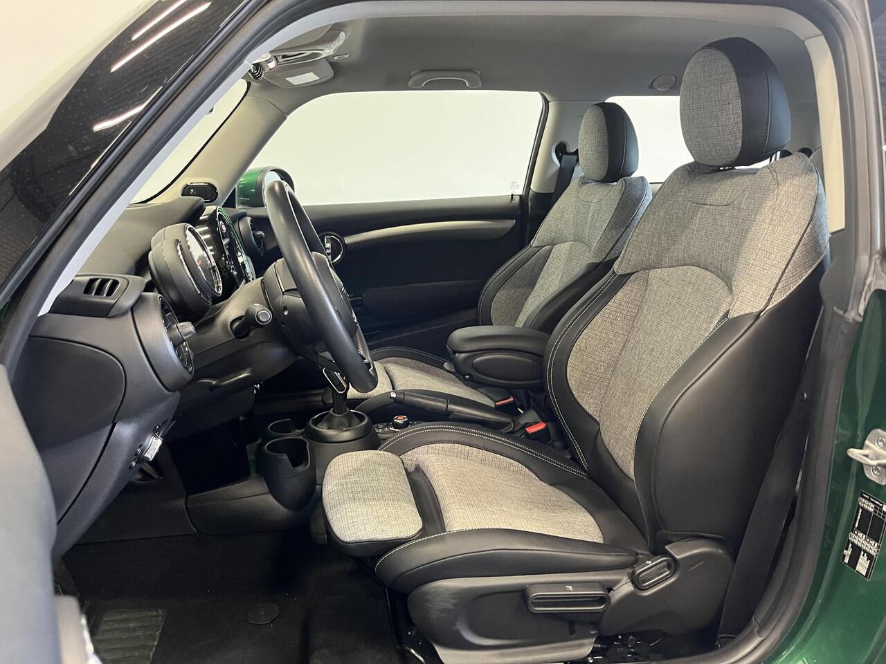 Mini COOPER 1.5 136pk Automaat Chili Serious Business | Climate Control | Harman Kardon | Navigatie | Full LED | 17" Rail Spoke Lichtmetalen Velgen | Parkeer sensoren V+A | Stoelverwarming