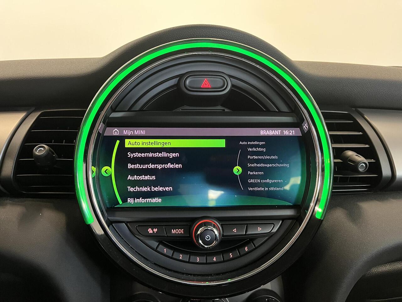 Mini COOPER 1.5 136pk Automaat Chili Serious Business | Climate Control | Harman Kardon | Navigatie | Full LED | 17" Rail Spoke Lichtmetalen Velgen | Parkeer sensoren V+A | Stoelverwarming