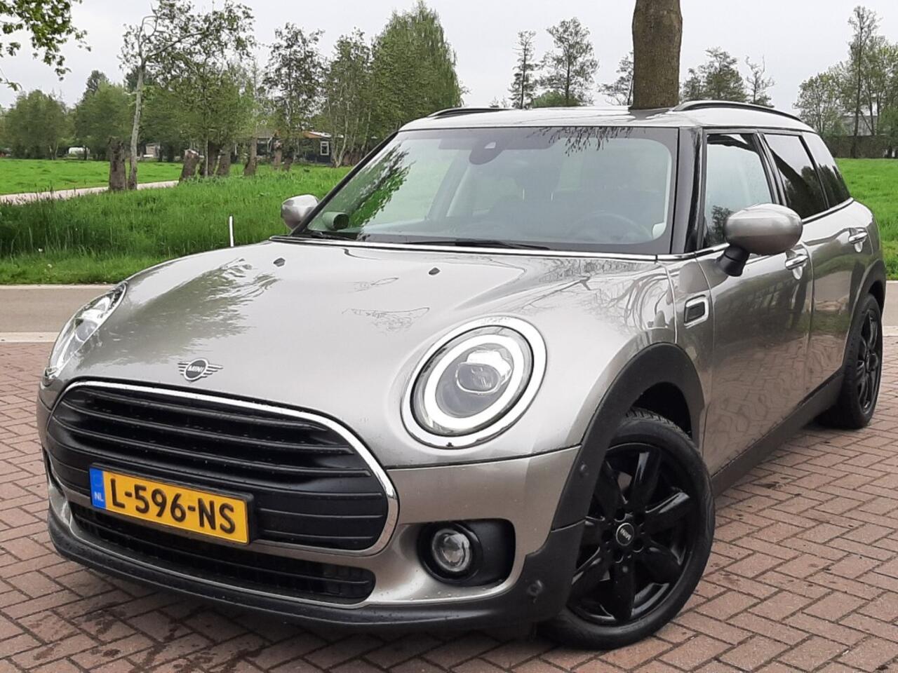 Mini COOPER Clubman 1.5 136pk Lederen-bekleding Airco Cruise-control Navigatie Bluetooth