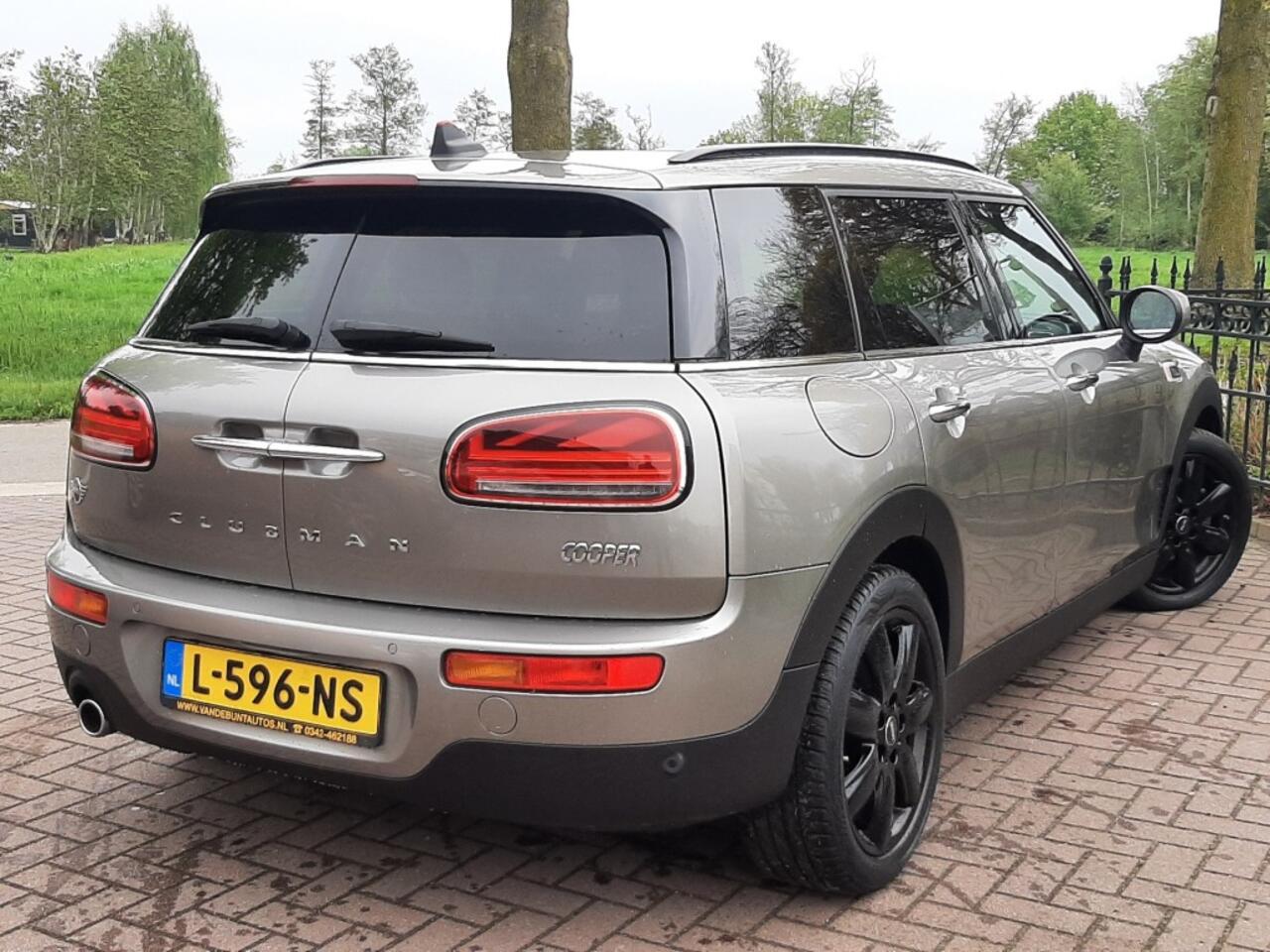 Mini COOPER Clubman 1.5 136pk Lederen-bekleding Airco Cruise-control Navigatie Bluetooth